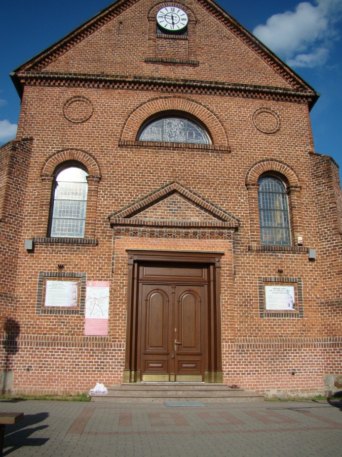 Drzwi kościoła w Kazimierzu Biskupim